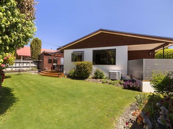 Arrowtown charm – prime corner site