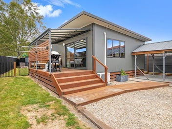 Central, Modern Living with Bonus Shed