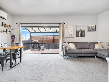 Central, Modern Living with Bonus Shed