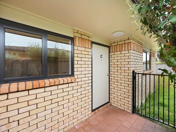 Brick | Low-Maintenance | Close to University