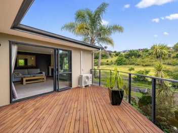 Privacy, Sun & Reserve Views