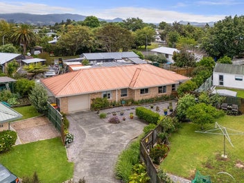 Private, Sunny & Convenient!