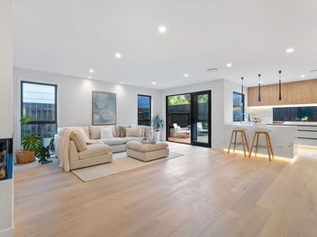 A Well-Designed & Modern New Build