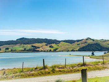 Sweeping Views & Second Dwelling