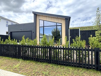 Brand New. Where Style Meets Simplicity!!