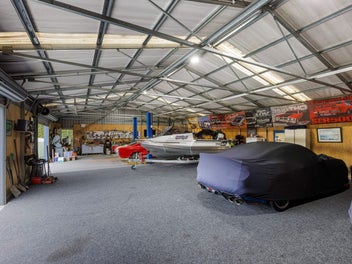 Lifestyle living with a large multi-purpose shed