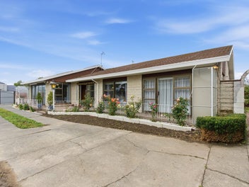 Ignore the RV - Must be sold!