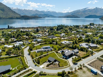 Rare 1,500m² Site in Prestigious Ridgecrest