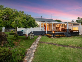 Corner Site - Centre Stage