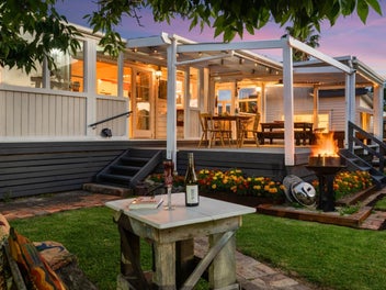 Corner Site - Centre Stage