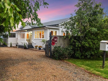 Corner Site - Centre Stage