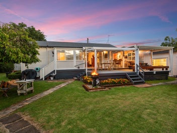 Corner Site - Centre Stage