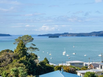 Spacious Algies Bay Home - Breathtaking Sea Views