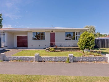 Streetfacing and superbly located – As is...