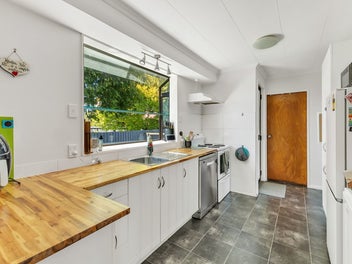 Sunny Family Living in a Quiet Cul-de-Sac