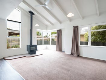 Central, Sunny & Secure – The Perfect Starter