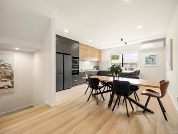 Modern 4-Bed, 4-Bath Terrace