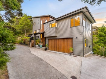 Contemporary Living in Native Bush