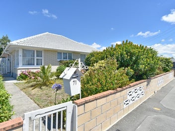 * UNDER OFFER * A Garden Oasis Awaits!