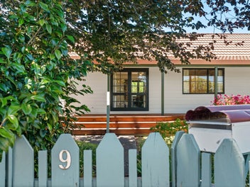 Relaxed Living Just a Short Walk from Town