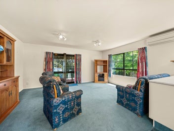 Relaxed Living Just a Short Walk from Town