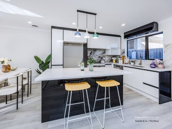 FREEHOLD. 10-YEAR MB WARRANTY.