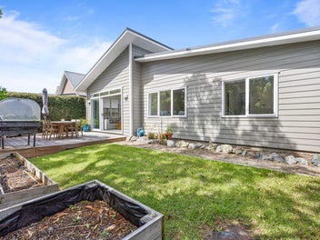 Marina Lifestyle, Easy Living