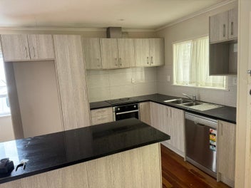 House for removal-Commodore 22