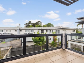 Prime Location, Easy Living in the Heart of Botany