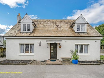 Privately Positioned - Popular Neighbourhood