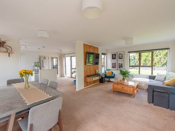 Cutie in a Cul-De-Sac