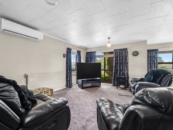 Brick, Warm & Central!