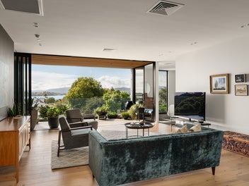 Penthouse Apartment With Harbour Views