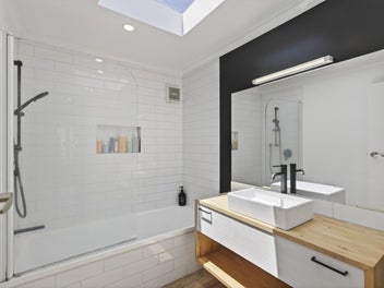 FAMILY LIFE MEETS POOLSIDE RELAXATION