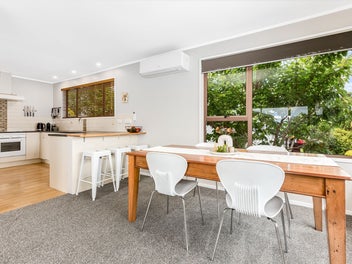 Sun-Soaked Living with Space to Entertain