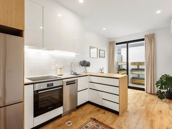 LOW RISE. FREEHOLD. NO BODY CORPORATE.