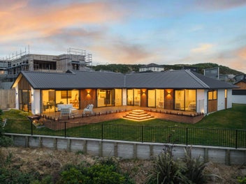 Modern Elegance with Panoramic Harbour Views