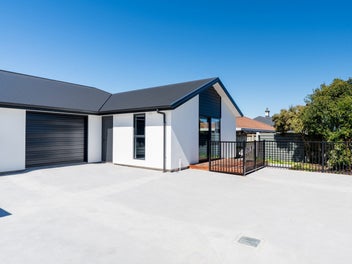 Super-sized townhouse - now priced to sell