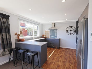 Sun-Soaked Living on Chelmsford Street!