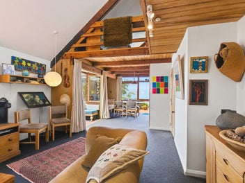 VINTAGE ARCHITECTURAL GEM