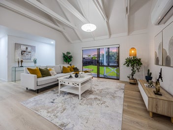 Refurbished, Convenient & Ready to Move In!