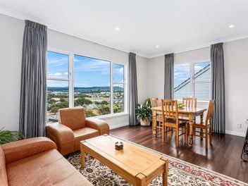 SUNNY, RENOVATED SWEETHEART