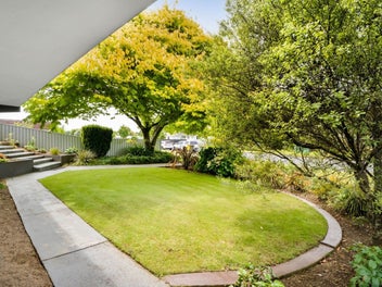 A Rare Opportunity at 39 Oberon Street