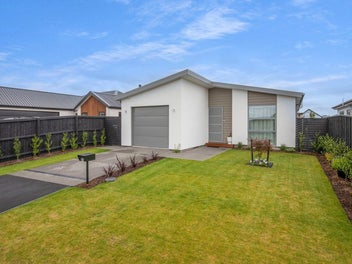 Stylish, Maximum Sunshine in a Quiet Location