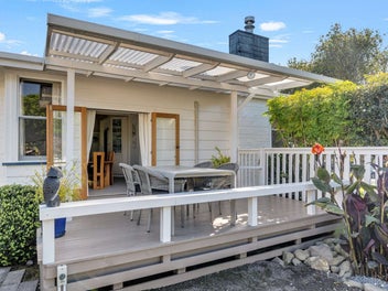 Last chance! Vendors want a sale!