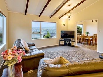 FAMILY LIVING WITH VIEWS & EVERYDAY COMFORT