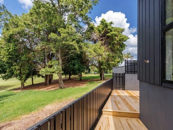 Boutique Living Overlooking Remuera Golf Course