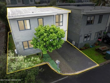 End-Unit Townhouse in a Secure Avondale Community