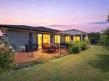 Executive Pukekohe-Home & Income