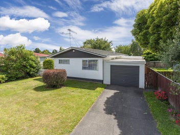 Close to the River, Dual Access Family Retreat